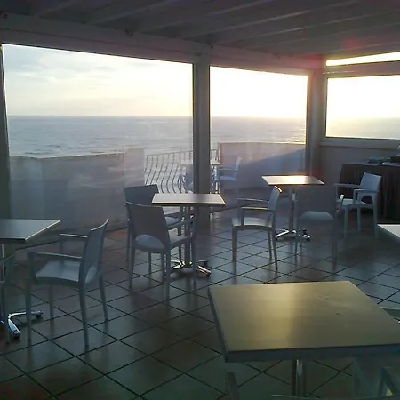 L'approdo Hotell 3*